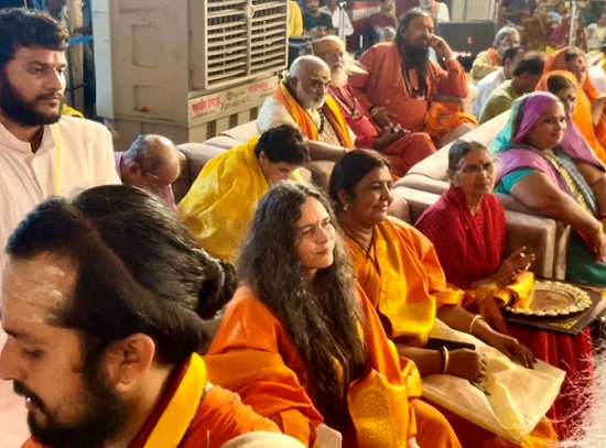  भारत के मध्य प्रदेश में श्री श्री शंकराचायर् स्वरूपानंद सरस्वती महाराज की शताब्दी जयंती का उत्सव